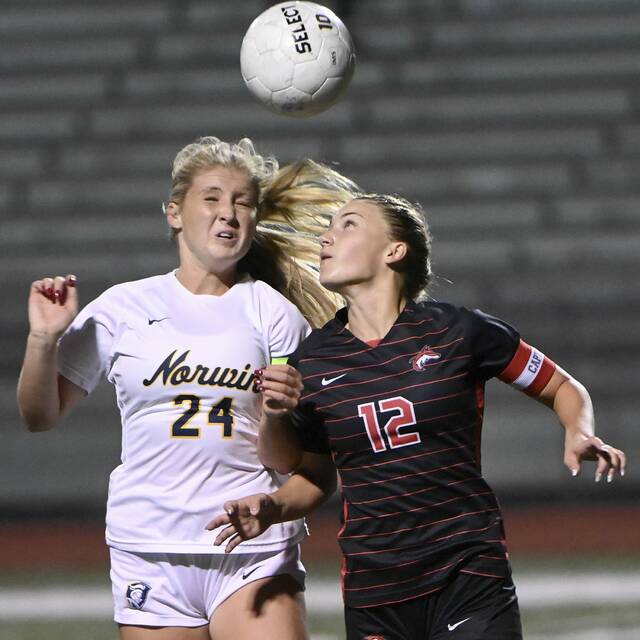 8954560_web1_ptr-FCNorwingsoc10-101625