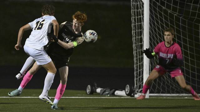 8958673_web1_vnd-HighlandsSoccer02-101525