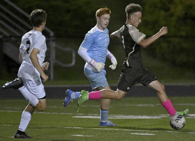 8958673_web1_vnd-HighlandsSoccer12-101525