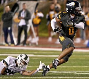 Central Catholic’s Roman Thompson eludes Pine-Richland’s Chase Harrer on a touchdown run during their game on Friday, Aug. 29, 2025, at Carnegie Mellon.