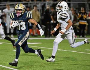 Freeport’s Amos Glenn takes it to the house past Highlands’ Taiyvon Partlow on Oct. 3, 2025 at Freeport Area High School.