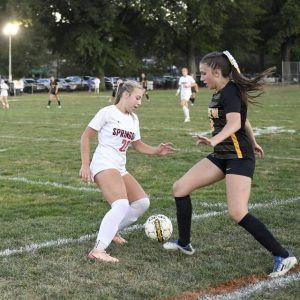 Springdale’s Tessa Derringer works against Riverview’s Sienna Daley during their game on Thursday, Sept. 11, 2025, in Oakmont.