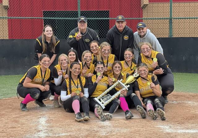 8994882_web1_ptr-NAsoftball-102925