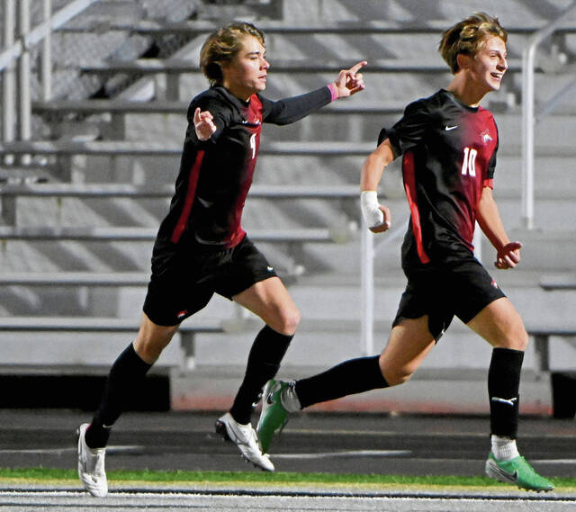 8995717_web1_ptr-FCPlumbsoc02-102925