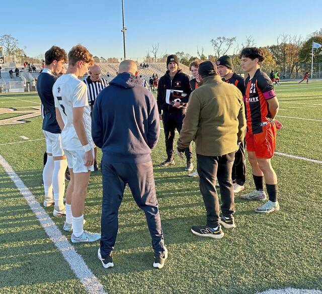 8995724_web1_gtr-FRsoccer2-102925