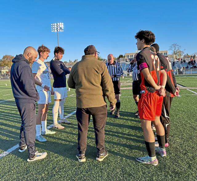 8995724_web1_gtr-FRsoccer3-102925