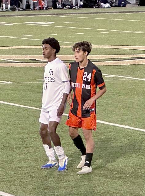 8995724_web1_gtr-FRsoccer4-102925