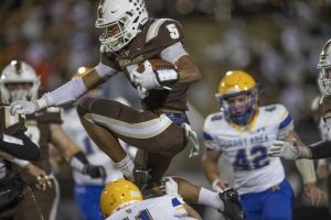 Highlands’ Tevin Owen-Cratsenberg moves the ball up field against Derry during their WPIAL playoff game Friday.