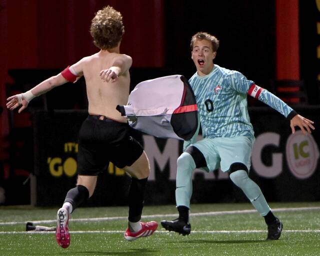 9006688_web1_ptr-FCSVbsoc03-110125