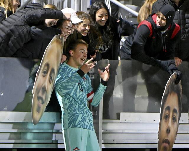 9006688_web1_ptr-FCSVbsoc08-110125