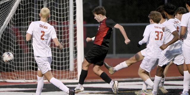 9016686_web1_ptr-FCCentralYork08-110525