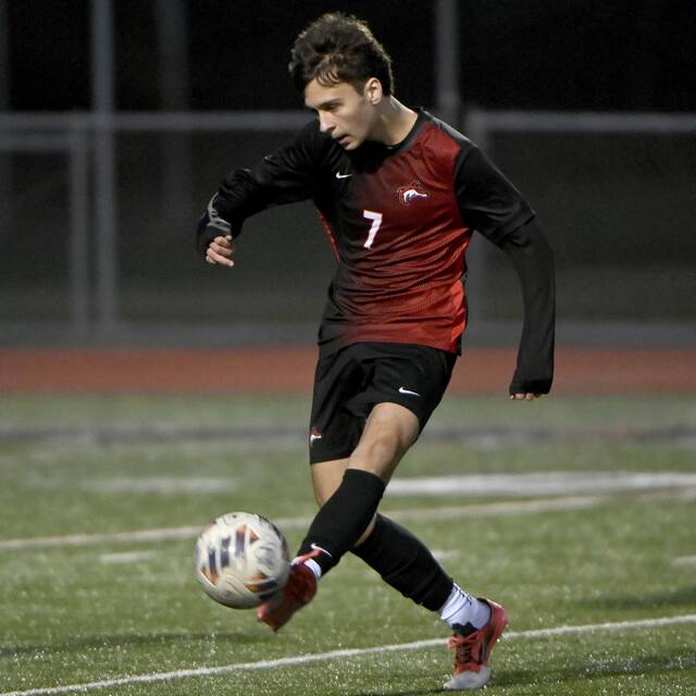 9016686_web1_ptr-FCCentralYork09-110525