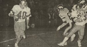 Future NFL Pro Bowler Jeff Christy (40) looks to throw a fullback option pass on Nov. 8, 1985 as Freeport battled back to defeat Washington, 21-17, in a first-round Class 2A playoff game.