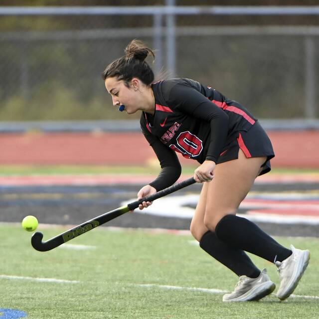 9023961_web1_her-FCfieldhockey-04