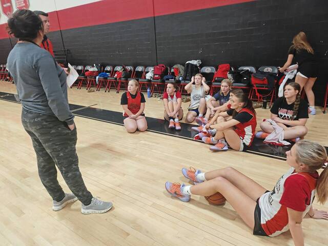 9039037_web1_gtr-LVgirls2-112325