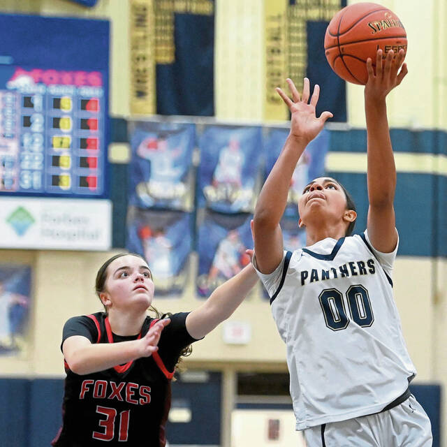 9039811_web1_ptr-FRFCgirls06-010325