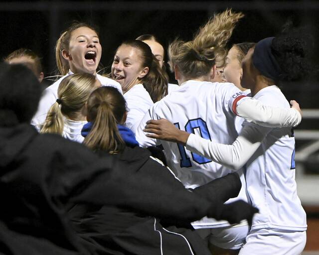 9043746_web1_vnd-Burrellsoccer01-111425