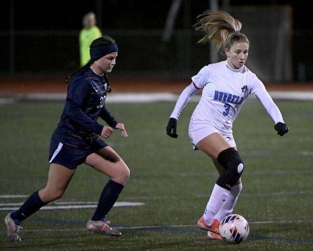 9043746_web1_vnd-Burrellsoccer02-111425