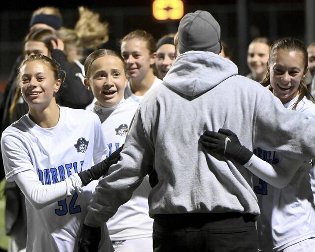 9043746_web1_vnd-Burrellsoccer04-111425