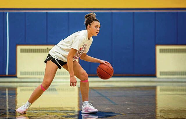 9045316_web1_gtr-Derrygirls1-112325