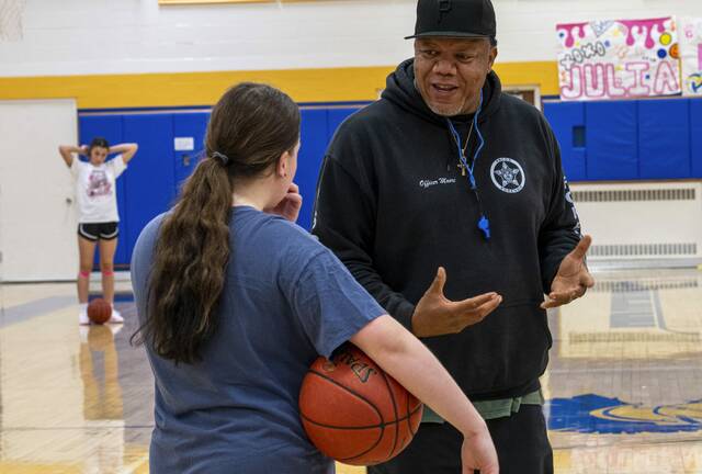 9045316_web1_gtr-Derrygirls14-112325