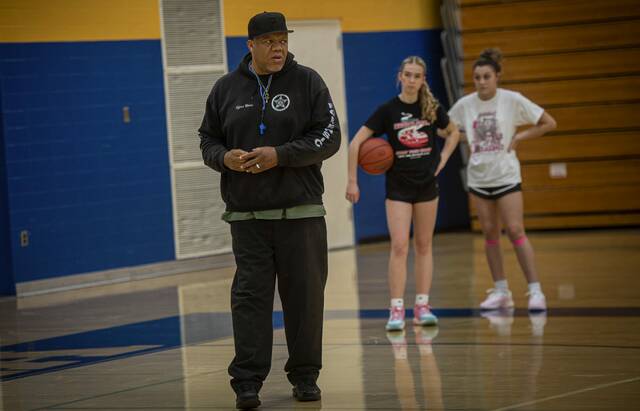 9045316_web1_gtr-Derrygirls3-112325