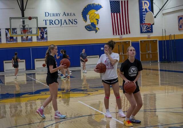 9045316_web1_gtr-Derrygirls7-112325