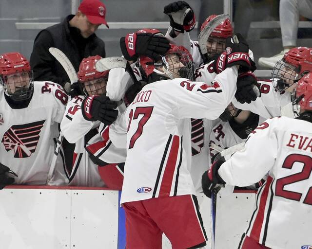 9059316_web1_ptr-PTUSChockey01-111925