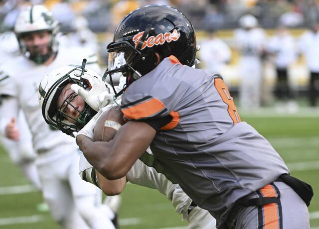 9070016_web1_ptr-ClairtonLaurel12-112325