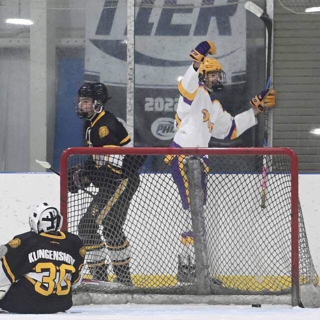 9074614_web1_ptr-PlumGShockey02-112525