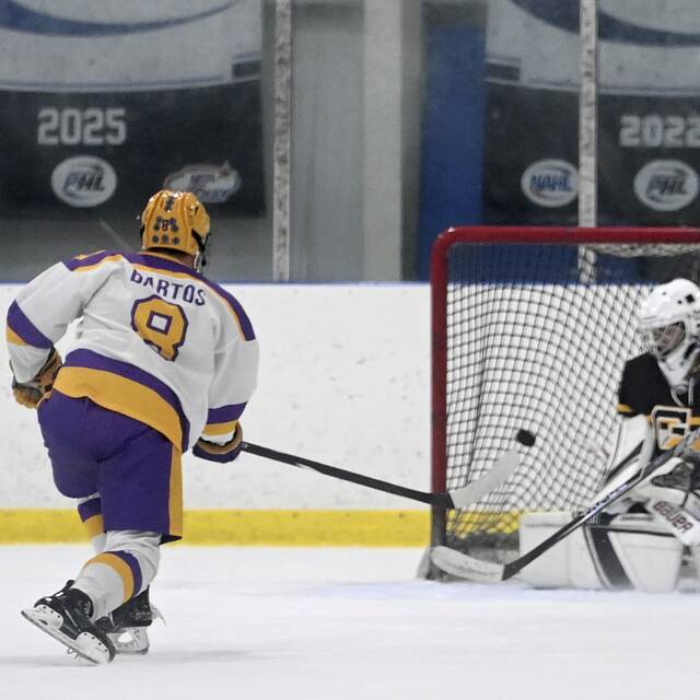 9074614_web1_ptr-PlumGShockey11-112525