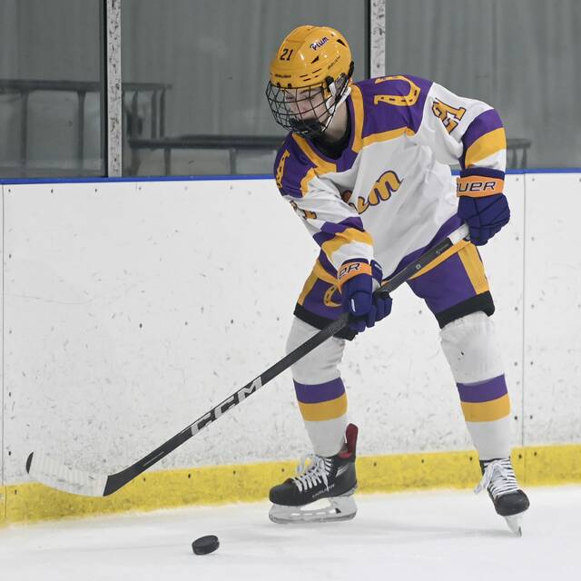 9074614_web1_ptr-PlumGShockey12-112525