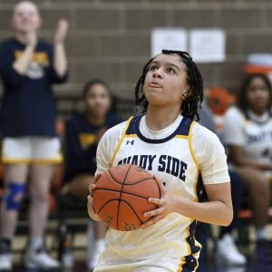 Shady Side Academy’s Karis Thomas scores off a steal against Greensburg Central Catholic on Thursday, Jan. 9, 2025, in Fox Chapel.
