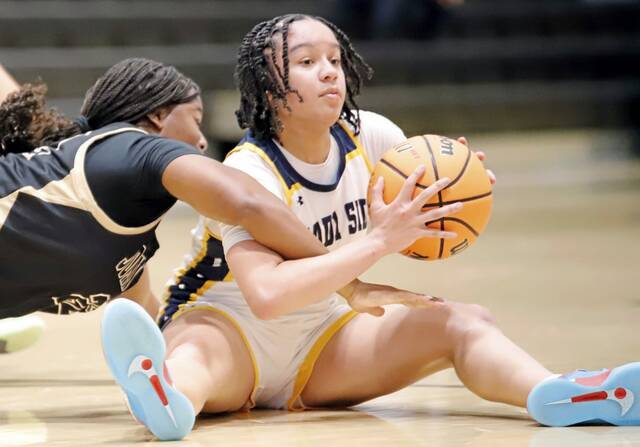 9089332_web1_her-SSAgirls03-121125