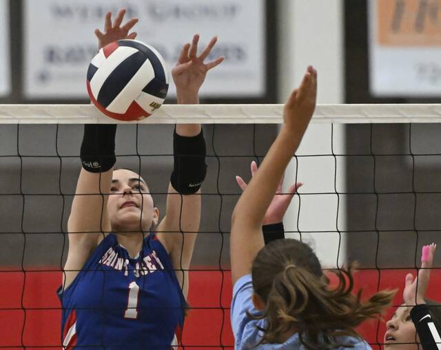 9102157_web1_vnd-StJoeVolleyball01-081925