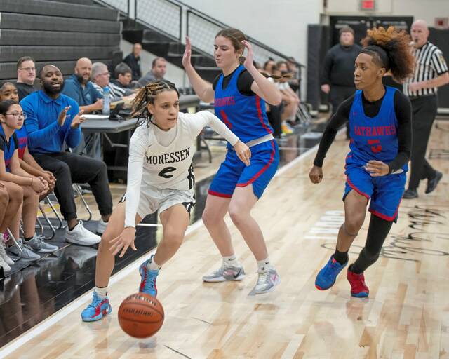 Monessen’s Madison Johnson handles the ball as Jeannette’s Abby Shaw (4) and Navarah Smith (5) defend Friday. (Jenn Codeluppi | Mon Valley Independent)