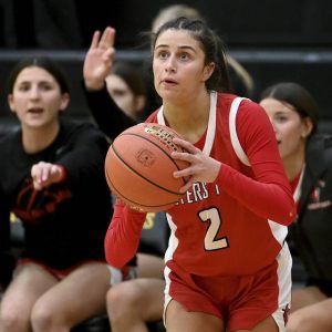 Peters Townships Bri Morreale eyes up a 3-pointer against Thomas Jefferson last season. (Christopher Horner | TribLive)