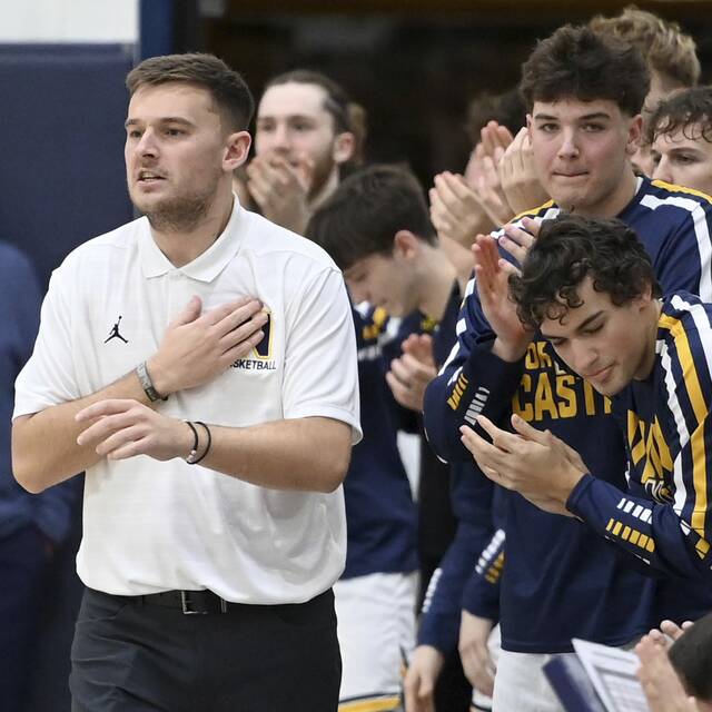Norwin head coach Cam Auld reacts with his team after the Knights scored against Penn-Trafford on Dec. 2, 2025, at Norwin. (Christopher Horner | TribLive)