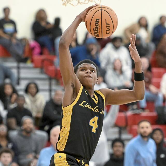 Lincoln Park’s Josh Pratt scores off a steal on Wednesday, Dec. 10, 2025, at Moon. (Christopher Horner | TribLive)