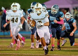 Highlands’ Tevin Owen-Cratsenberg (5) bursts into the Burrell secondary on a long touchdown run Oct. 10 at Burrell. (Andrew Palla | For TribLive)