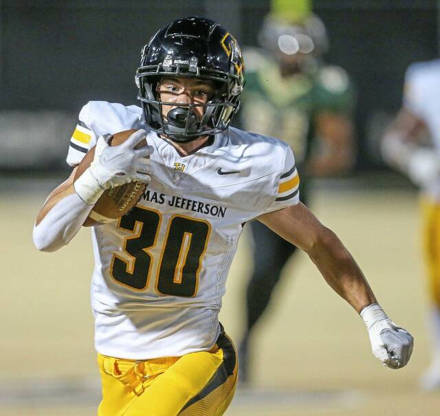 Thomas Jeffersons Tyler Eber runs with the ball against Belle Vernon on Friday, Sept. 26, 2025. (Mike Darnay | Mon Valley Independent)