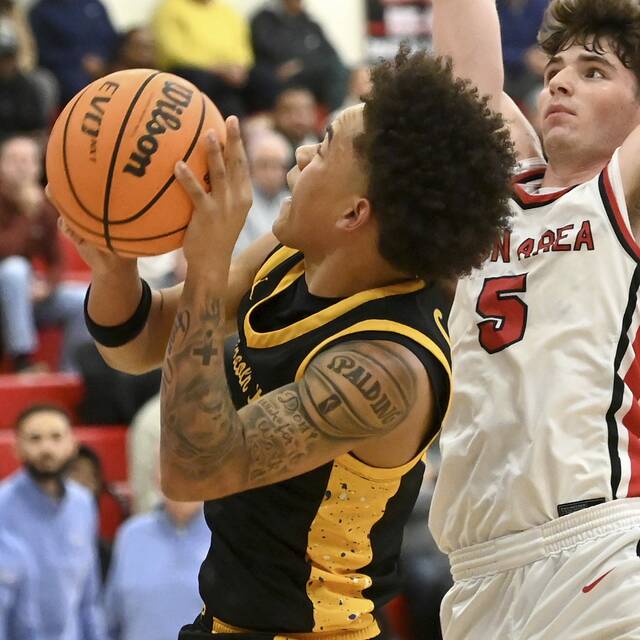 Lincoln Parks Amaizen Straughters scores past Moons Jackson Bauman on Dec. 10, 2025. (Christopher Horner | TribLive)