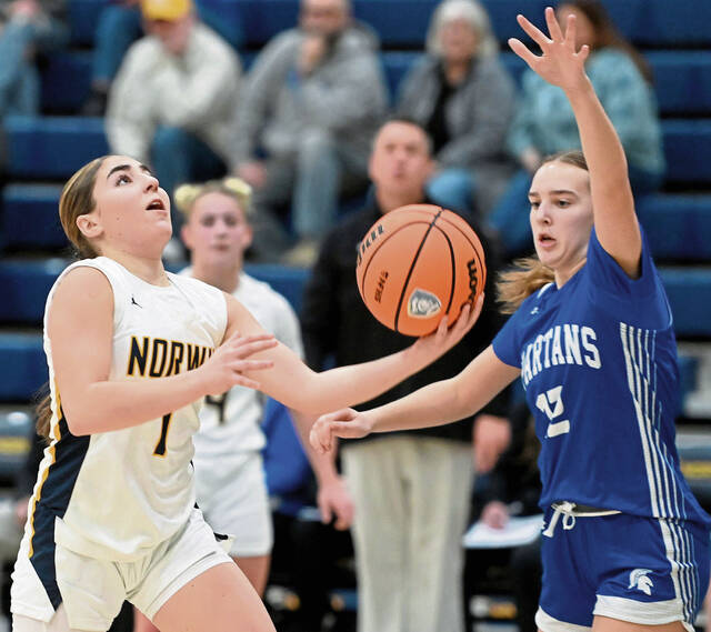 Norwin’s Giuliana Giannikas scores past Hempfield’s Lena Hisman during their game on Tuesday, Jan. 13, 2026, at Norwin. (Christopher Horner | TribLive)