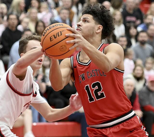 New Castles Kai Cox scores past Fox Chapels Grant Fenton on Jan. 9 at Fox Chapel. (Christopher Horner | TribLive)