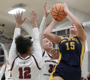 Shady Side Academys Cassie Sauer works against Greensburg Centrals Avery Jones and Jayla Peterson on Jan. 8. (Christopher Horner | TribLive)