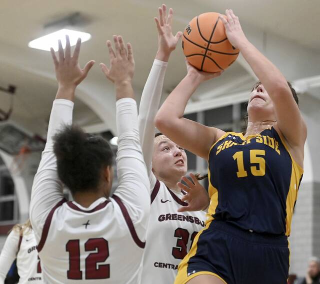 Shady Side Academys Cassie Sauer works against Greensburg Centrals Avery Jones and Jayla Peterson on Jan. 8. (Christopher Horner | TribLive)