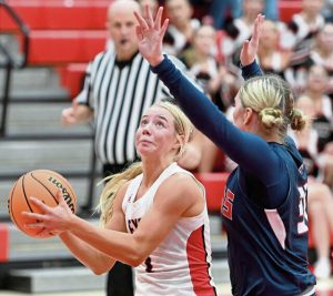 Fox Chapels Lyla Jablon drives to the basket against Shaler on Jan. 9 at Fox Chapel. (Christopher Horner | TribLive)