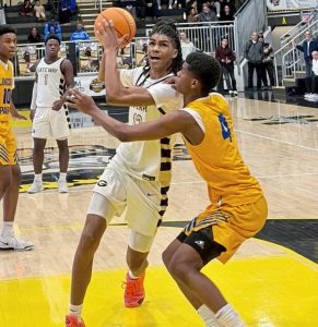 Gateways Mykel Bruce-McCrommon drives against Lincoln Parks Josh Pratt on Saturday at Montour. (Antonio Rossetti | For TribLive)