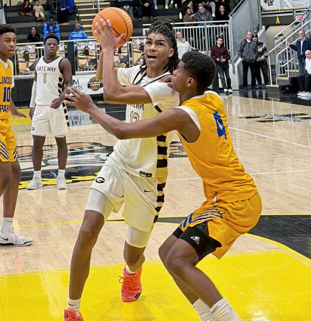 Gateways Mykel Bruce-McCrommon drives against Lincoln Parks Josh Pratt on Saturday at Montour. (Antonio Rossetti | For TribLive)