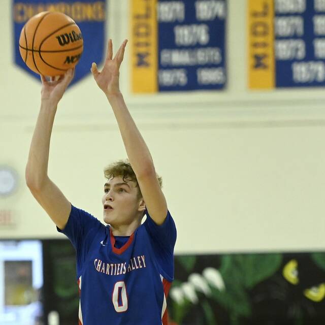 Chartiers Valleys Luca Federico shoots a 3-pointer against Lincoln Park on Jan. 7 in Midland. (Christopher Horner | TribLive)